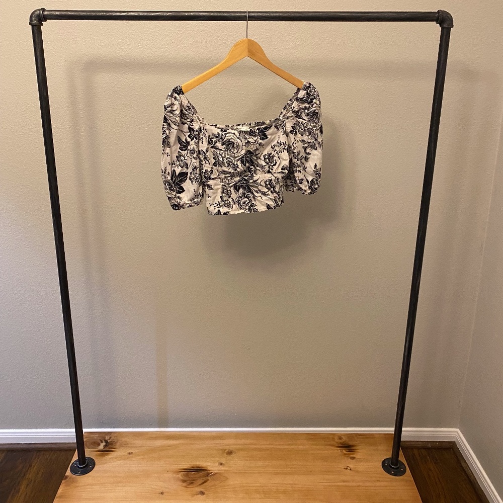Floral Top- black and white, fitted, cropped